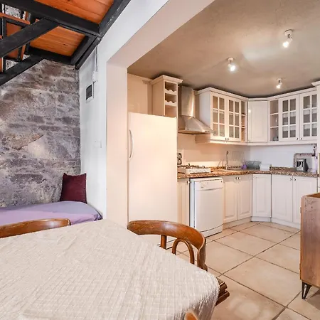 Σπίτι διακοπών Central Stone Loft - 2 Mins Beach - 5 Mins Marina *